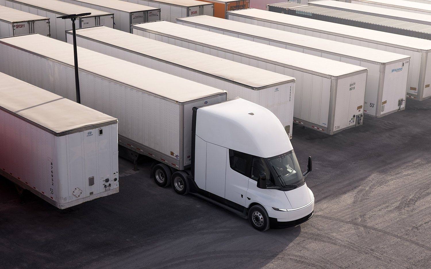 Tesla Semi parked among trailers at a freight depot